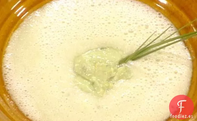 Sopa de Pepino con Crema de Wasabi y Aguacate