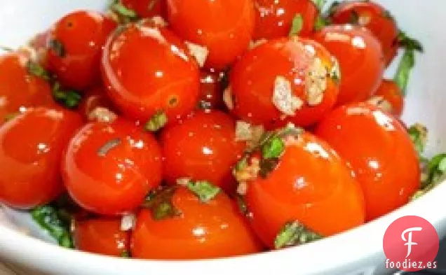 Tomates Cherry Salteados con Ajo y Albahaca