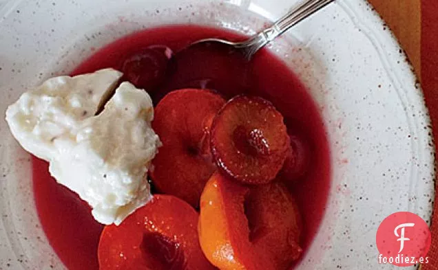 Albaricoques y Ciruelas Escalfados en Vino Rosado