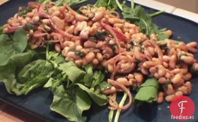 Ensalada de Frijoles Cannellini, Cebolla Roja y Rúcula