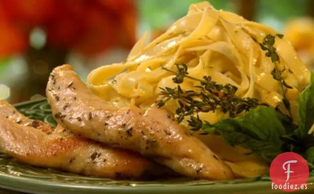 Ensalada de Pollo Fettuccine