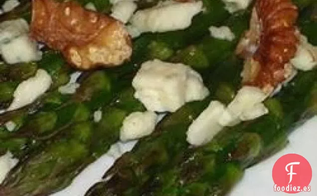 Espárragos con Gorgonzola y Nueces Asadas