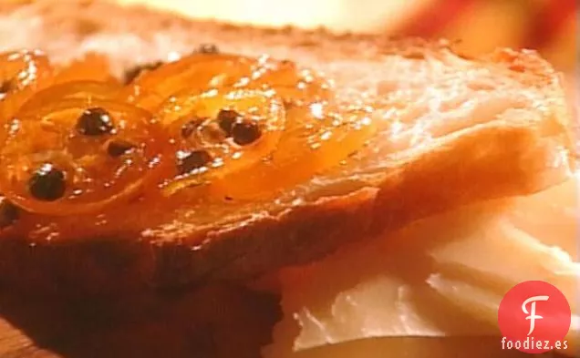 Kumquat-Compota de Pimienta con Queso de Leche de Vaca