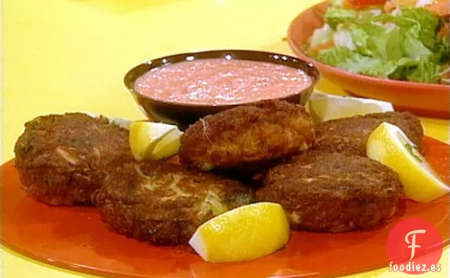 Pasteles de Cangrejo con Salsa de Pimiento Rojo Asado