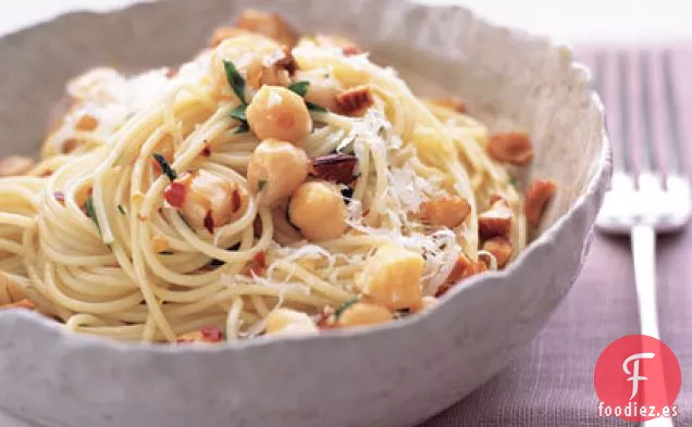 Pasta de Garbanzos con Almendras y Parmesano