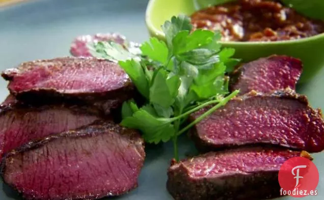 Lomo de Cordero con Glaseado de Dátiles Picante