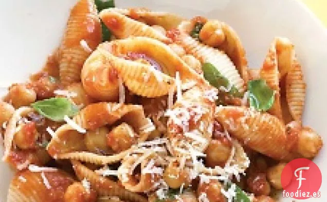 Pasta Con Salsa De tomate y Garbanzos