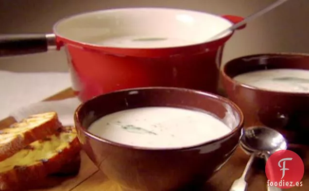 Sopa de Frijoles Blancos Toscanos y Ajo