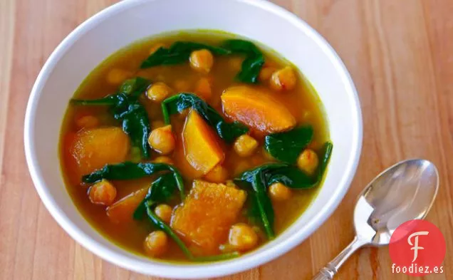 Sopa Vegana de Calabaza y Garbanzos