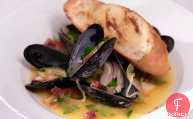 Mejillones con Chorizo e Hinojo