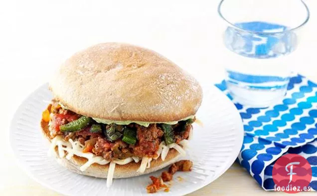 José Descuidado con Chorizo, Poblanos Carbonizados y Crema de Aguacate