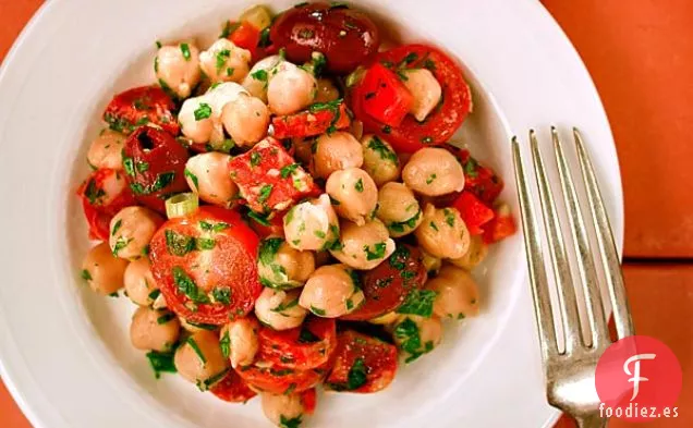 Ensalada De Garbanzos Aliñados Con Chorizo