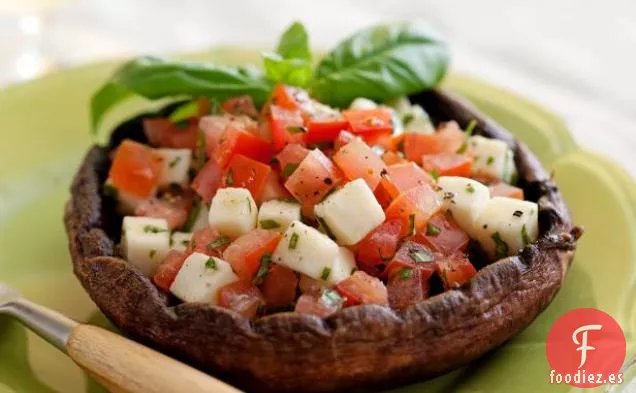 Champiñones Portobello a la Parrilla con Tomates y Mozzarella Fresca