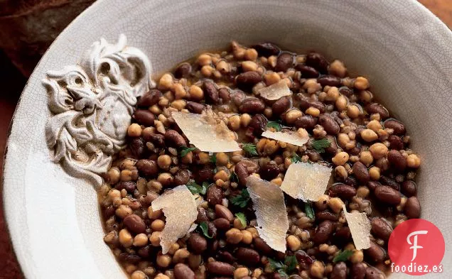 Sopa de Farro, Frijoles y Garbanzos