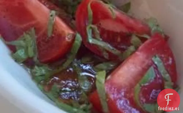 Ensalada de Tomate y Albahaca de 10 Minutos