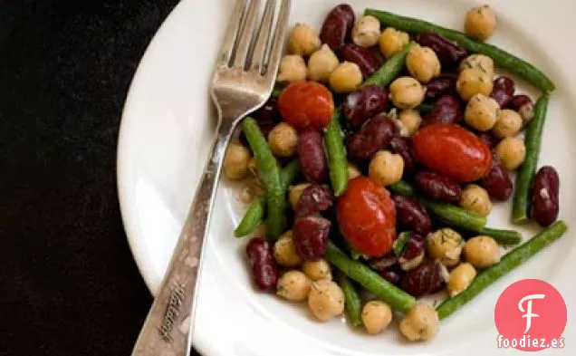 Ensalada De Tres frijoles Con Aderezo De Eneldo