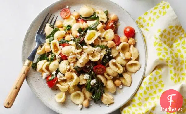 Orecchiette con Verduras, Garbanzos y Salata de Ricotta