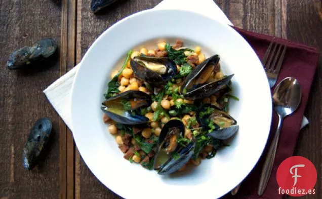 Mejillones Al Vapor Con Caldo De Mantequilla de Chorizo De Garbanzos