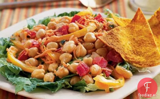 Ensalada de Garbanzos y Verduras con Aderezo de Yogur al Curry