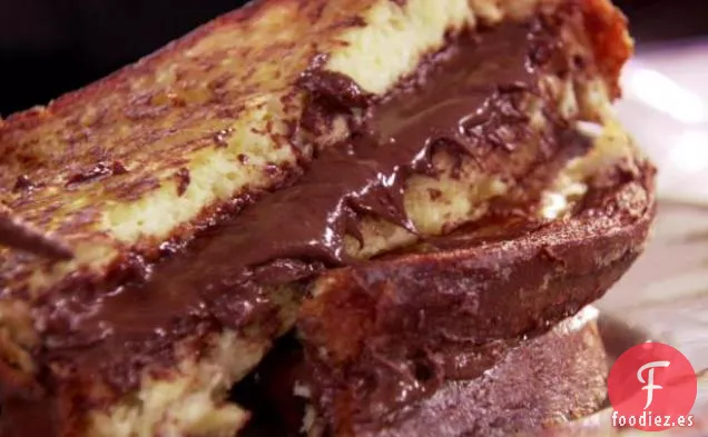 Tostada Francesa Rellena de Chocolate y Avellanas