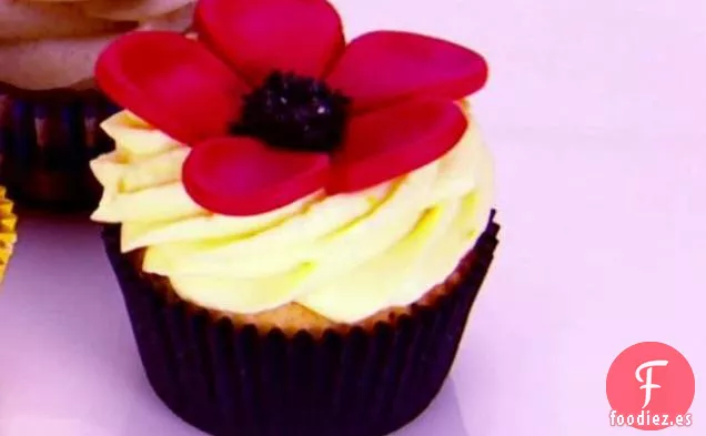 Cupcake de Adormidera Naranja con Glaseado de Queso Crema de Naranja con Pinchos