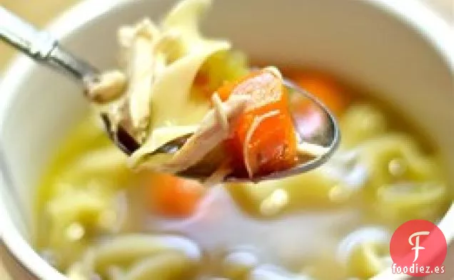 Cómo Hacer Sopa de Fideos de Pollo Casera