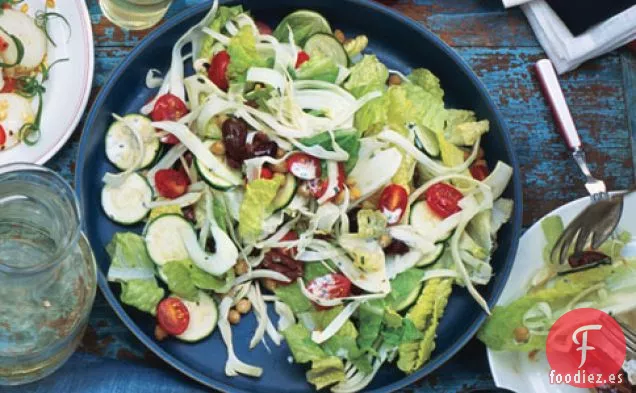 Ensalada En Capas Con Aderezo De Ajo Asado