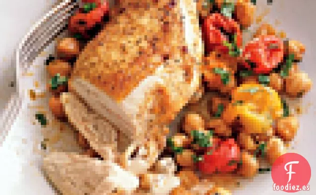 Pechugas de Pollo Asadas con Garbanzos, Tomates y Pimentón