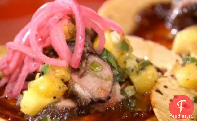Tacos de Pato Glaseados de Tamarindo con Salsa de Piña a la Parrilla y Cebollas en Escabeche