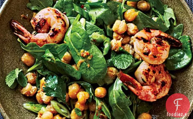 Ensalada Crujiente de Garbanzos con Gambas a la Parrilla