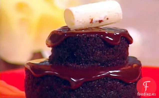 Pastel de Chocolate Negro con Llovizna de Ganache