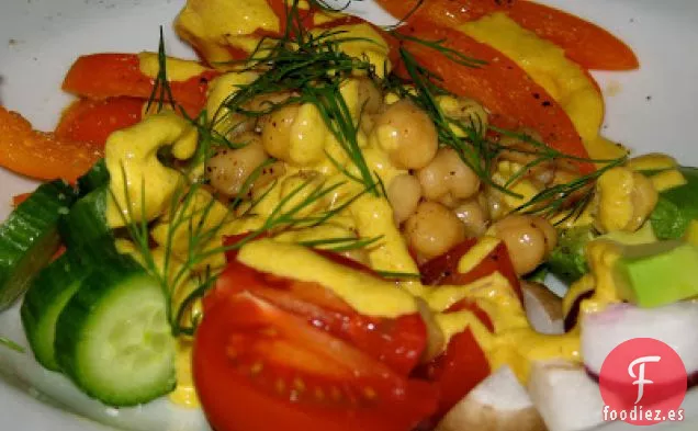 Ensalada De Garbanzos Y Quinua Con Aderezo De Limón Y tahini