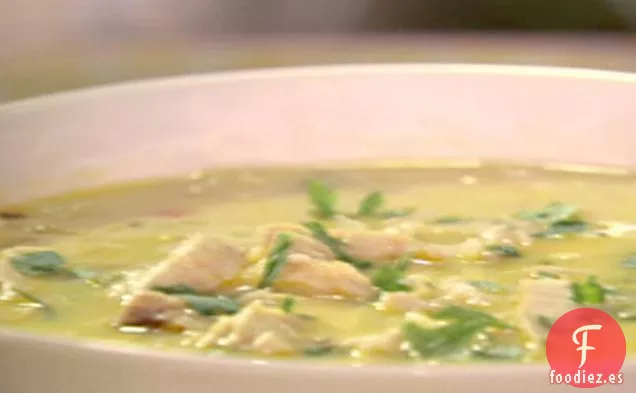 Sopa de Pollo con Limón