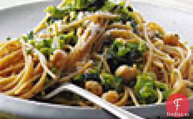 Espaguetis de Trigo Integral con Brócoli, Garbanzos y Ajo