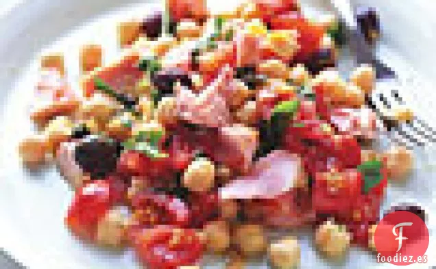 Ensalada de Salmón Fresco con Garbanzos y Tomates