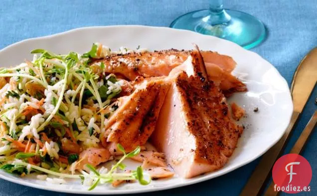 Salmón De Tablón De Cedro Con Glaseado De Arce y Jengibre