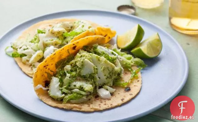 Tacos de Pescado de Fletán con Ensalada de Saboya de Cilantro