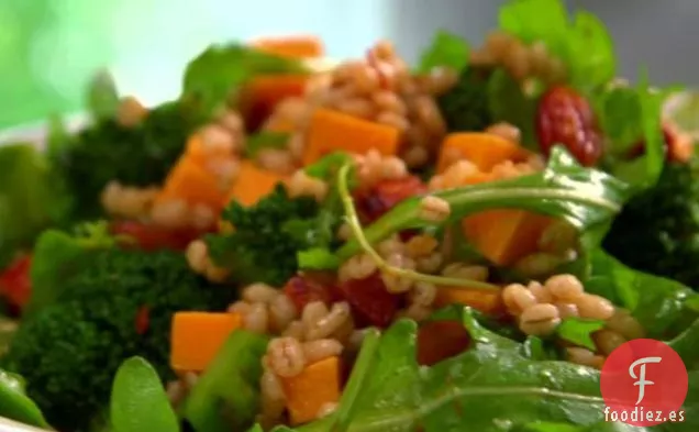 Ensalada de Pimentón Ahumado de Brócoli y Cebada