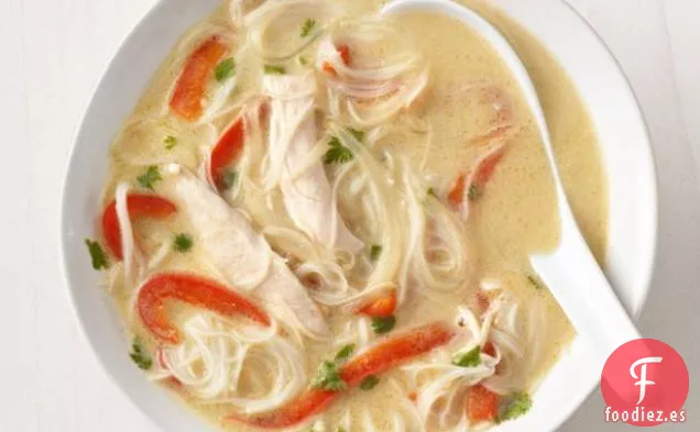Sopa de Pollo Tailandesa