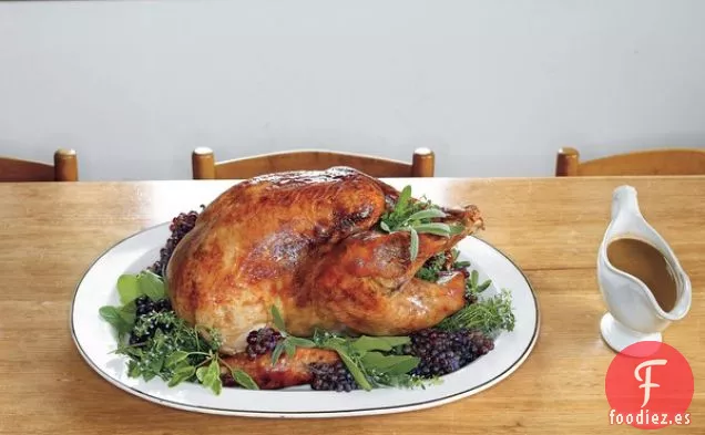 Pavo Tradicional Asado con Hierbas de Tocino y Salsa de Sidra