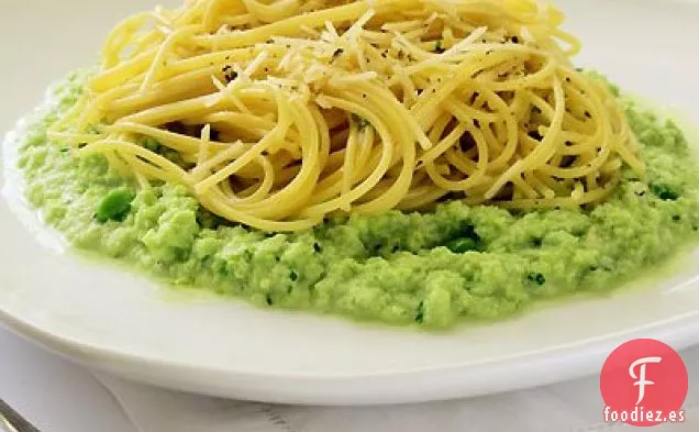 Espaguetis Con Puré De Habas y Queso Ragusano