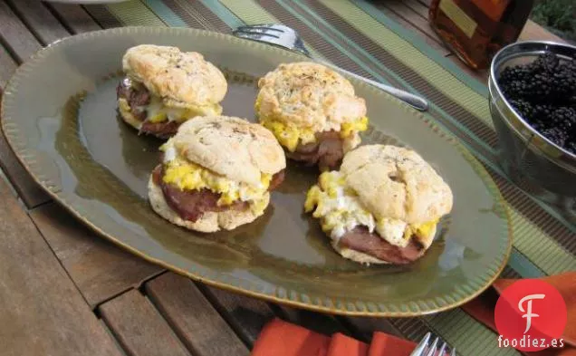 Jamón de Campo y Huevo Frito en Galletas de Ángel