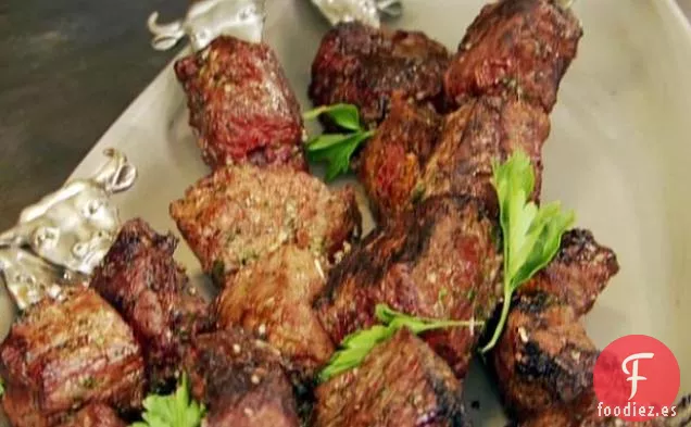 Pinchos Argentinos con Salsa de Carne de Vinagre de Jerez y Cebolletas a la Parrilla