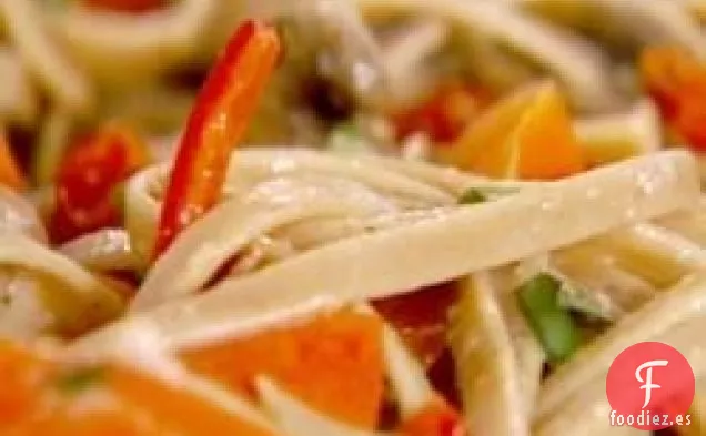 Salteado de linguini de pimiento