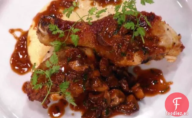 Chasseur de Pollo (Pollo al Estilo Cazador) con Polenta Cremosa con Gruyere y Parmesano
