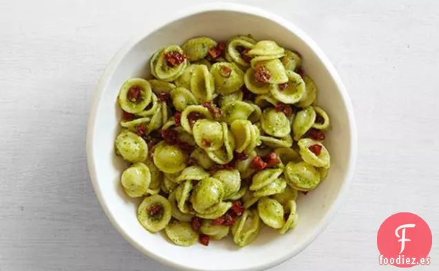 Pesto Romano con Semillas de Sésamo, Asiago y Tomates Secados al Sol