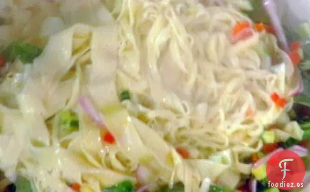 Tagliolini al Crudaiolo: Pasta Fresca con Verduras Crudas