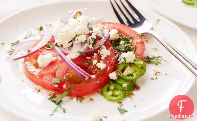 Ensalada de Tomate maduro con Queso Fresco, Cilantro y Serrano