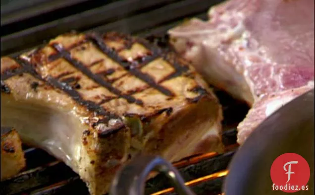 Chuletas de Cerdo en Salmuera con Polenta de Parmesano Suave