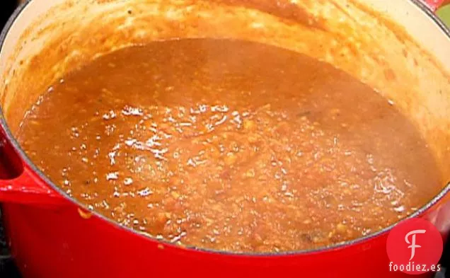 Sopa India de Garbanzos con Especias y Tomate Asado al Fuego